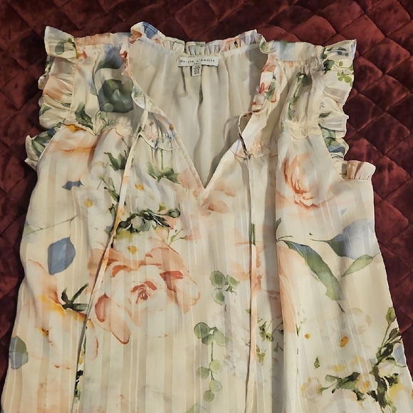 maison d'amelie Tops - Floral Ruffle Sleeve Top